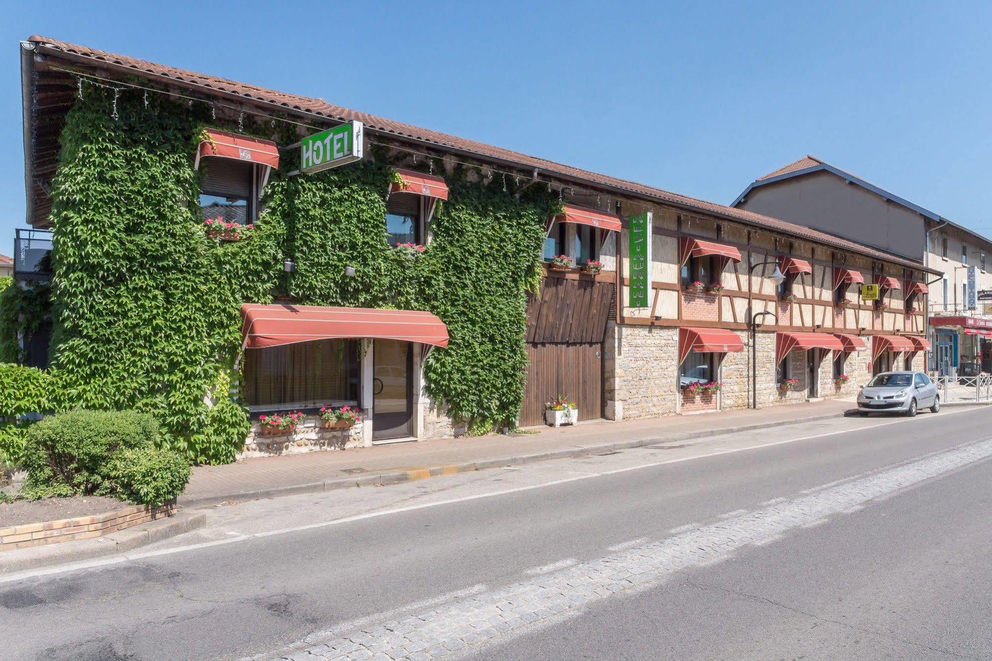 Hotel Restaurant Laurent Perreal Attignat Exterior photo